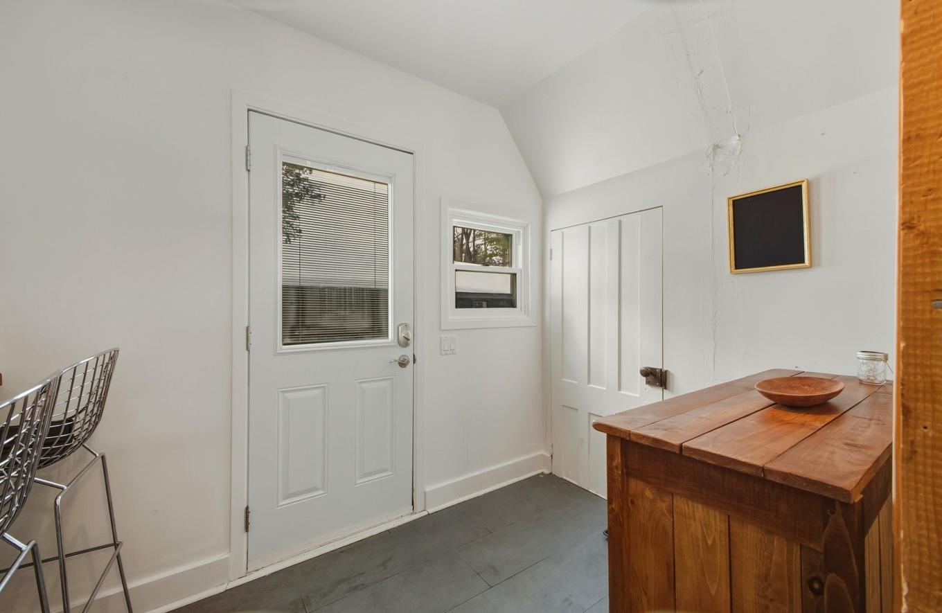 Hall d'entrée/Vestibule - 33 Rue Saratoga, Gatineau (Aylmer), QC - Indoor Photo Showing Other Room