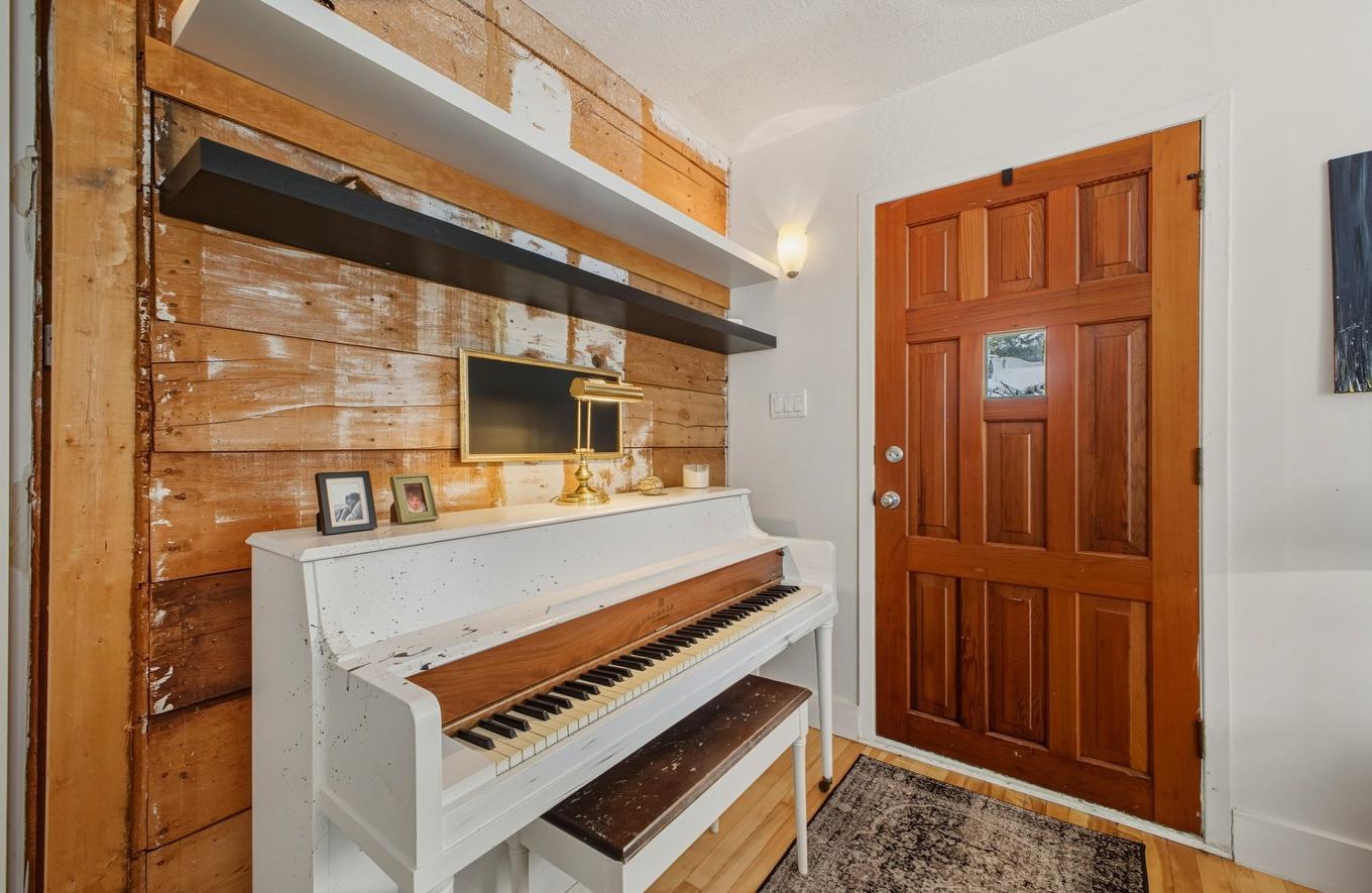 Hall d'entrée/Vestibule - 33 Rue Saratoga, Gatineau (Aylmer), QC - Indoor Photo Showing Other Room