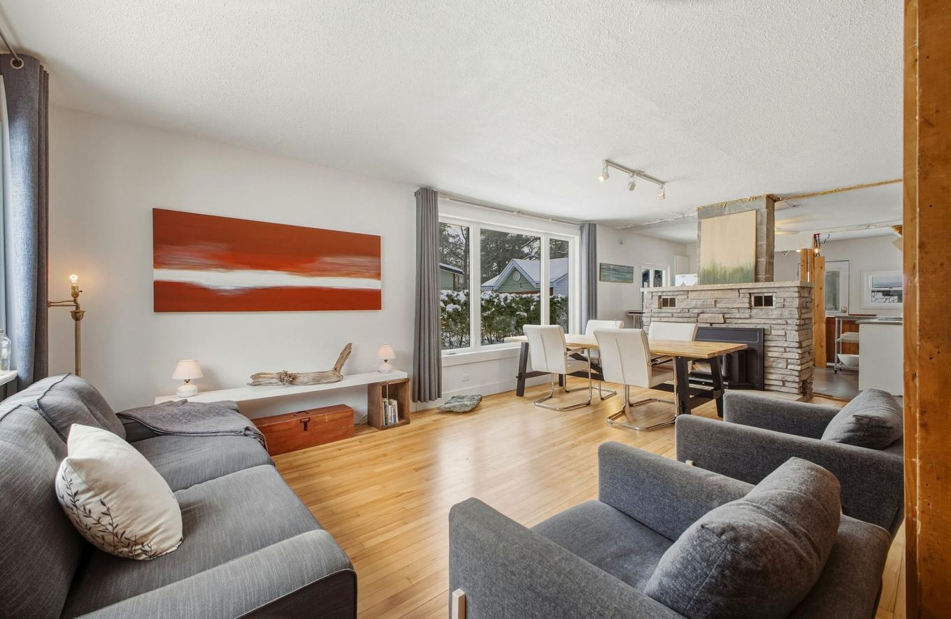 Vue d'ensemble - 33 Rue Saratoga, Gatineau (Aylmer), QC - Indoor Photo Showing Living Room With Fireplace