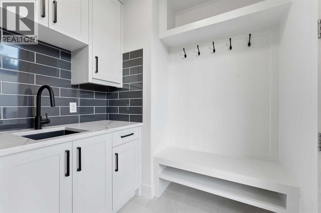 631 55 Avenue Sw, Calgary, AB - Indoor Photo Showing Kitchen