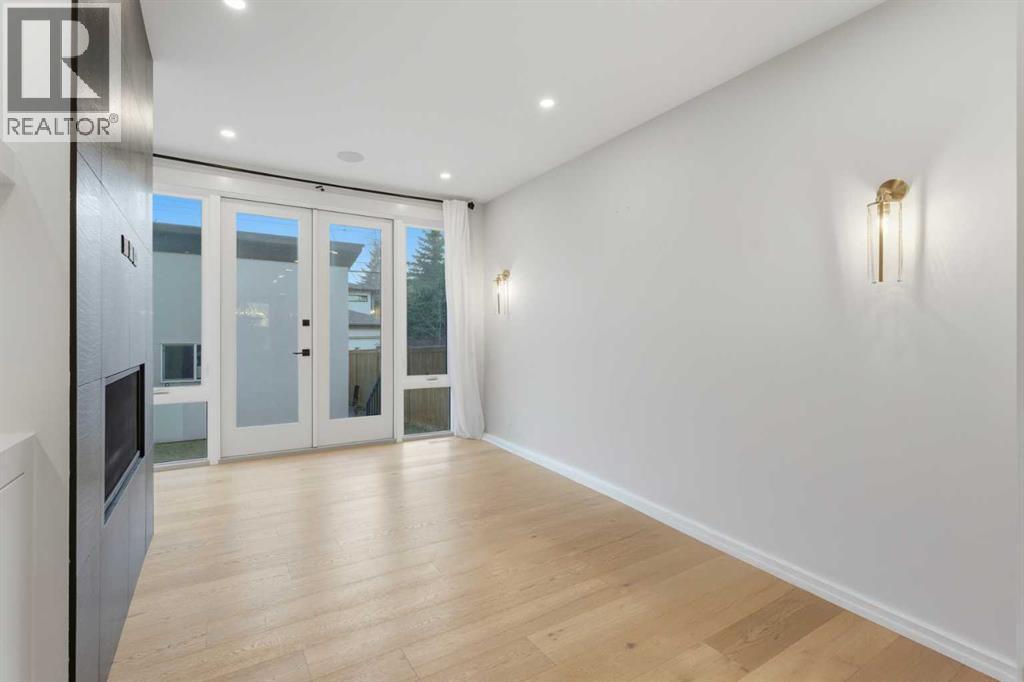 631 55 Avenue Sw, Calgary, AB - Indoor Photo Showing Other Room