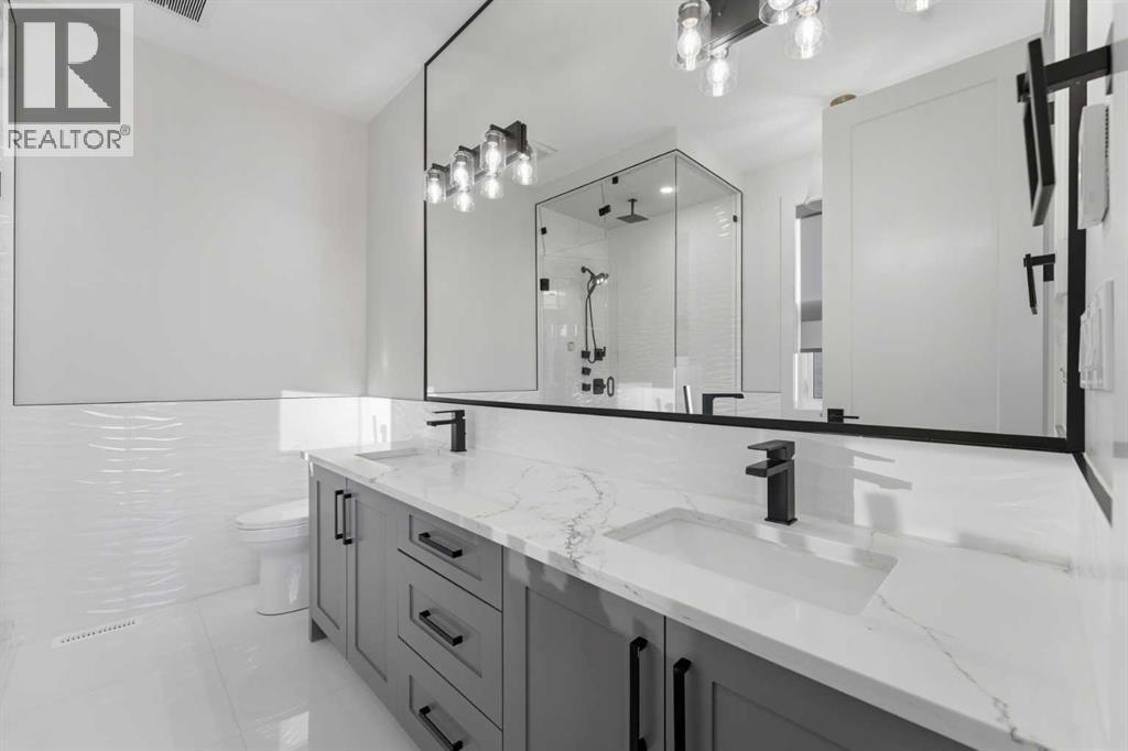 631 55 Avenue Sw, Calgary, AB - Indoor Photo Showing Bathroom