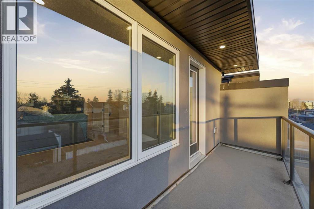 631 55 Avenue Sw, Calgary, AB - Outdoor With Exterior