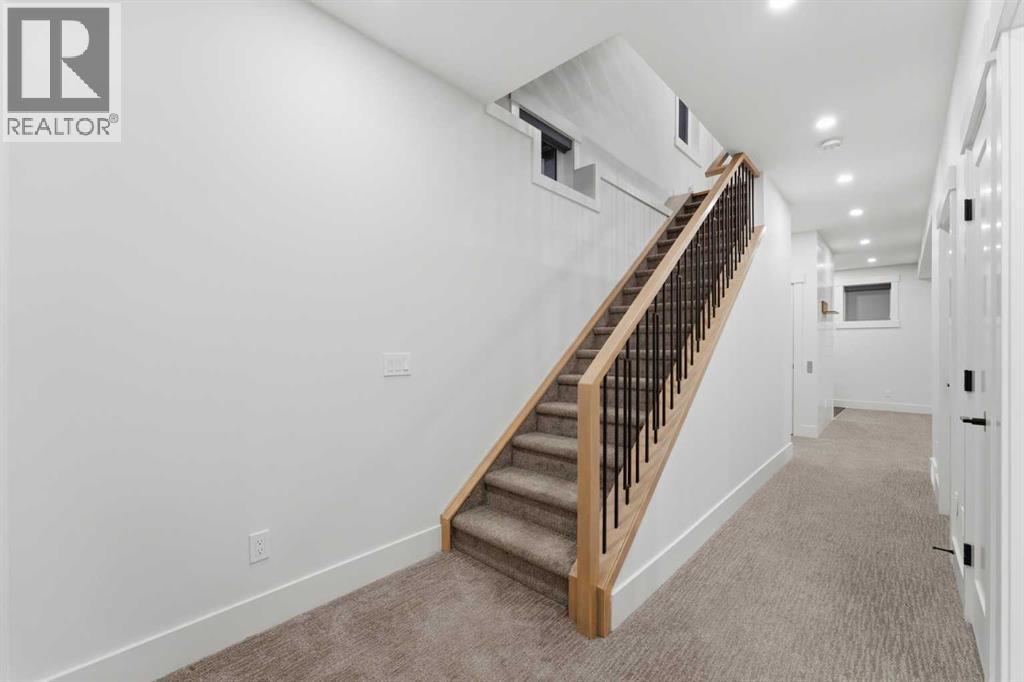 631 55 Avenue Sw, Calgary, AB - Indoor Photo Showing Other Room