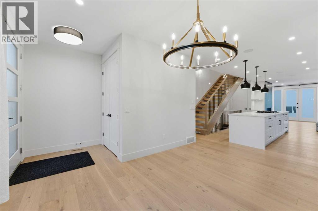 631 55 Avenue Sw, Calgary, AB - Indoor Photo Showing Other Room