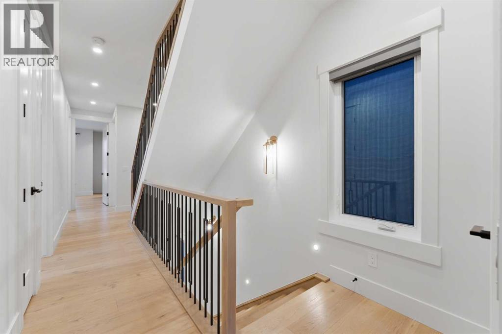 631 55 Avenue Sw, Calgary, AB - Indoor Photo Showing Other Room