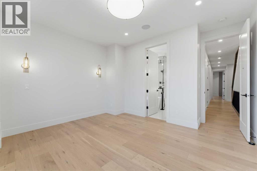 631 55 Avenue Sw, Calgary, AB - Indoor Photo Showing Other Room