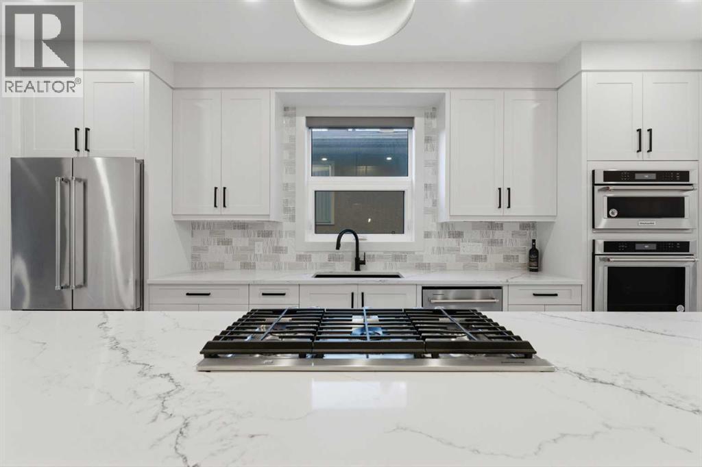 631 55 Avenue Sw, Calgary, AB - Indoor Photo Showing Kitchen