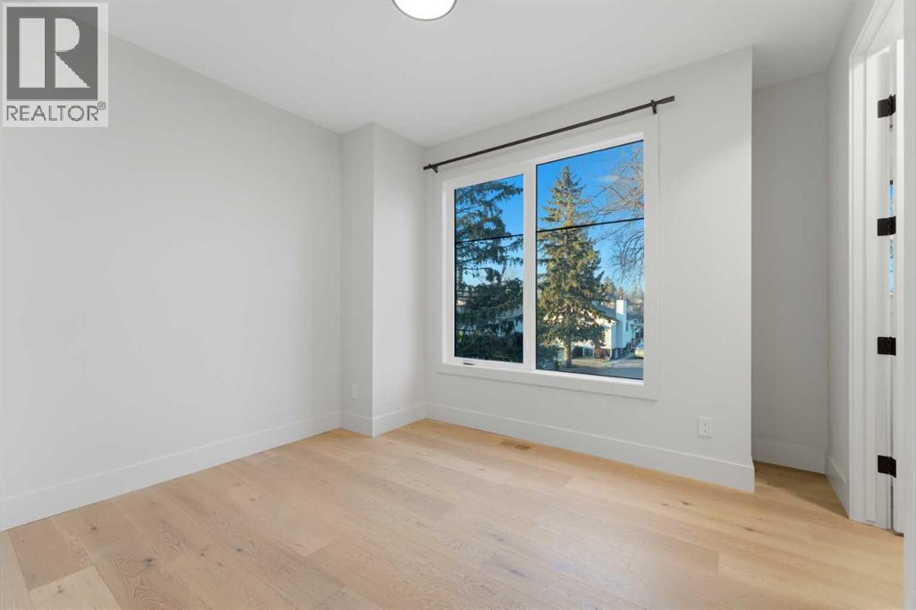 631 55 Avenue Sw, Calgary, AB - Indoor Photo Showing Other Room