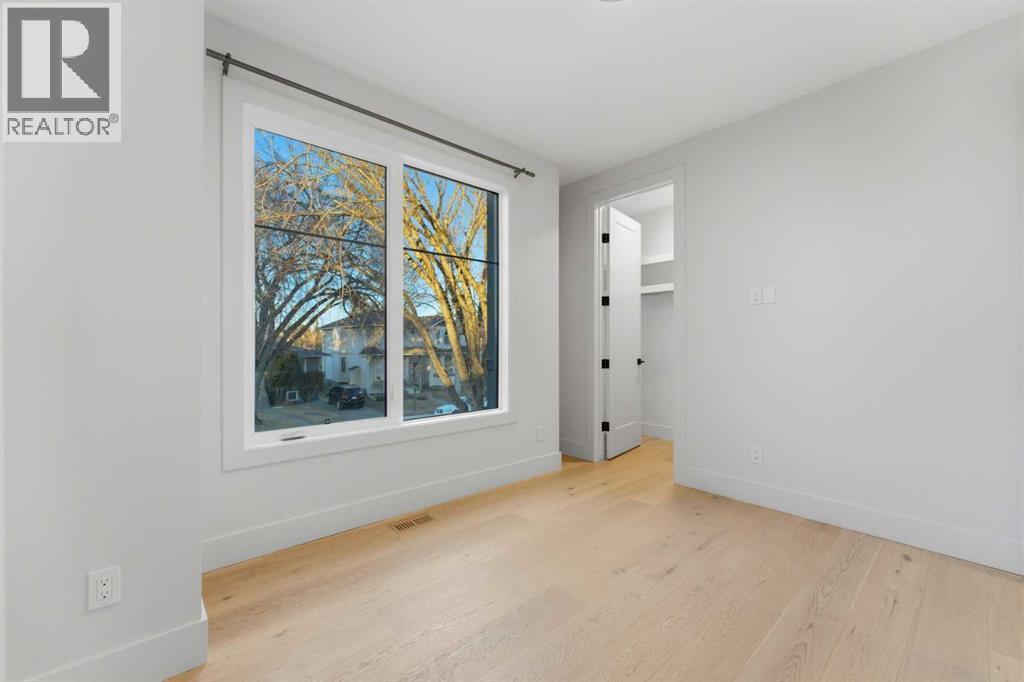 631 55 Avenue Sw, Calgary, AB - Indoor Photo Showing Other Room