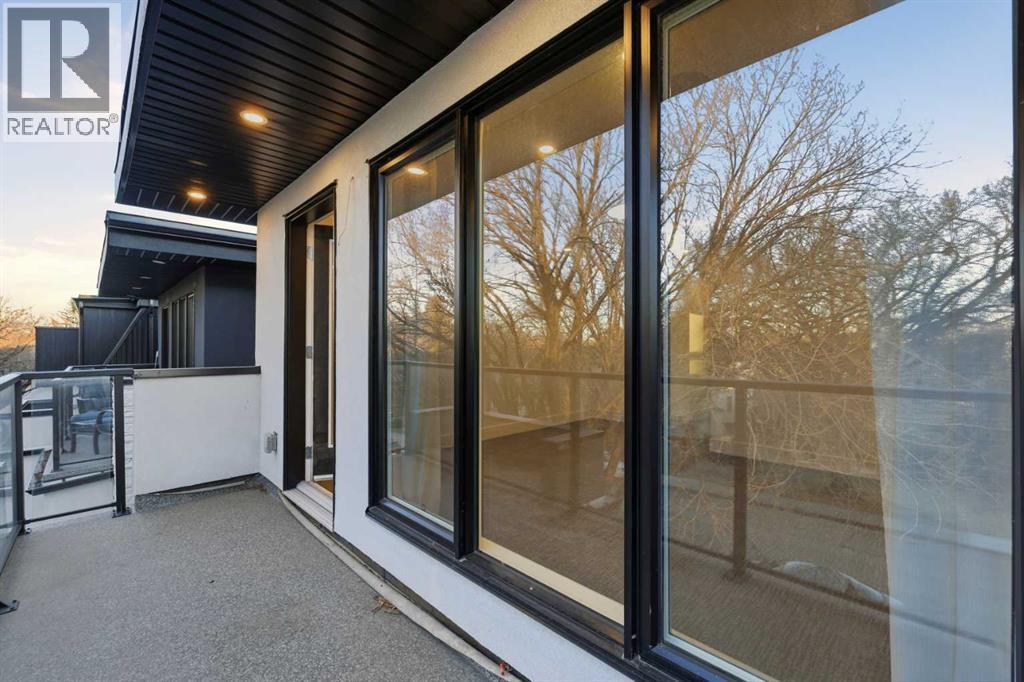 631 55 Avenue Sw, Calgary, AB - Outdoor With Exterior