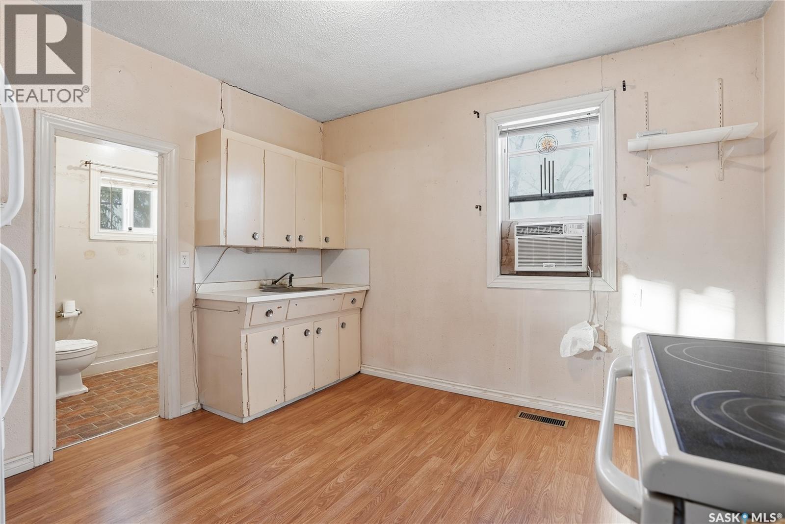 308 1St Street E, Delisle, SK - Indoor