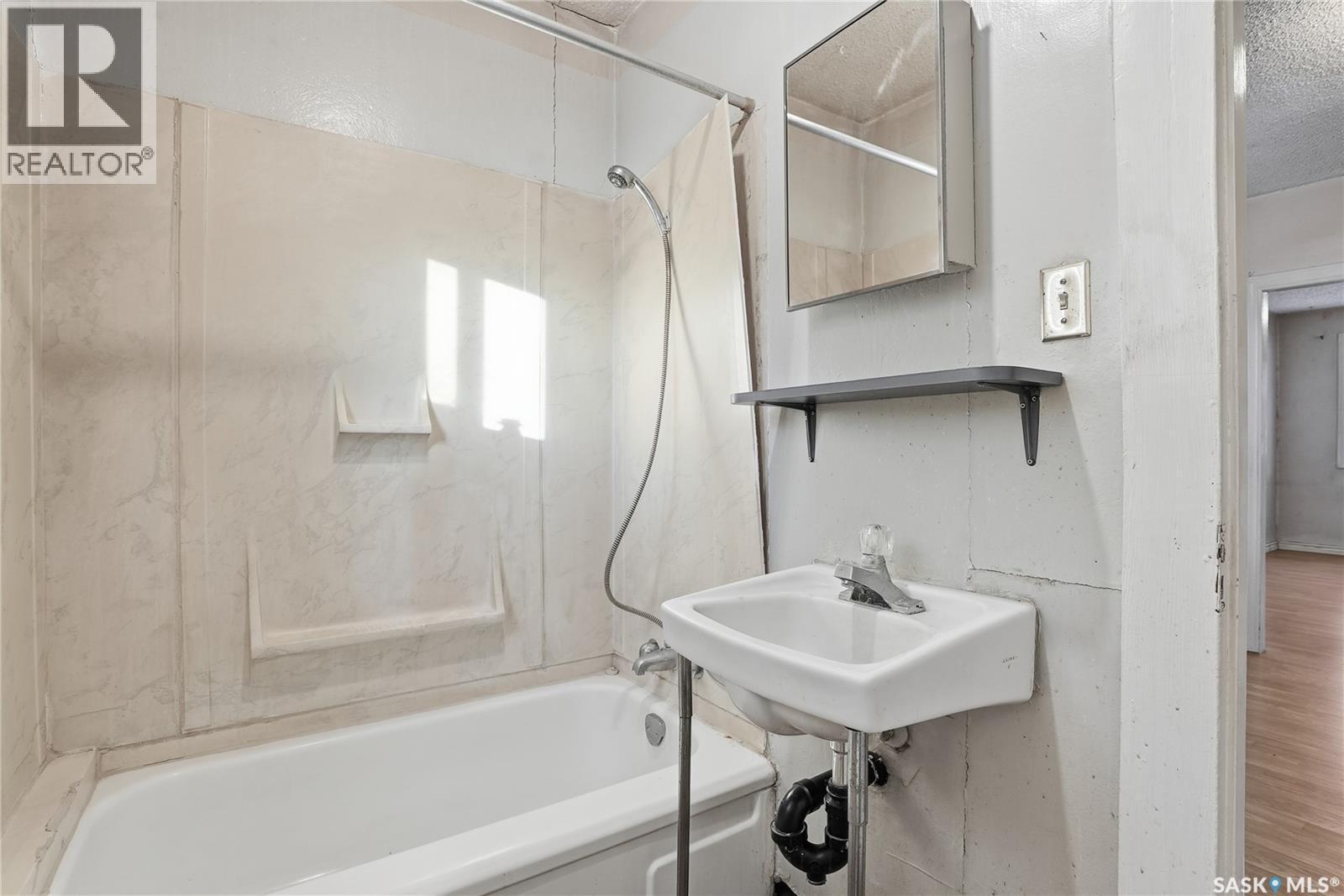 308 1St Street E, Delisle, SK - Indoor Photo Showing Bathroom