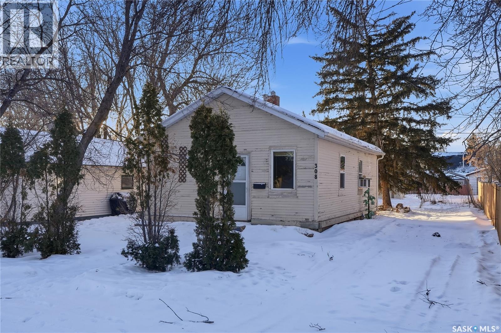308 1St Street E, Delisle, SK - Outdoor