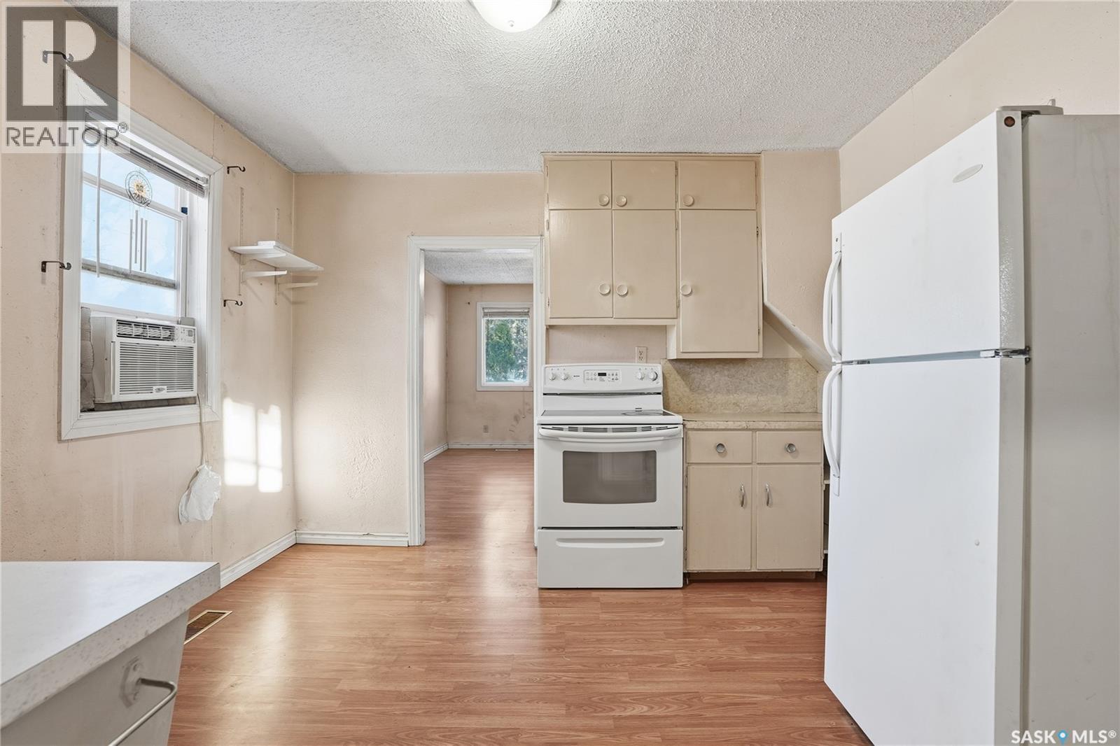 308 1St Street E, Delisle, SK - Indoor Photo Showing Kitchen