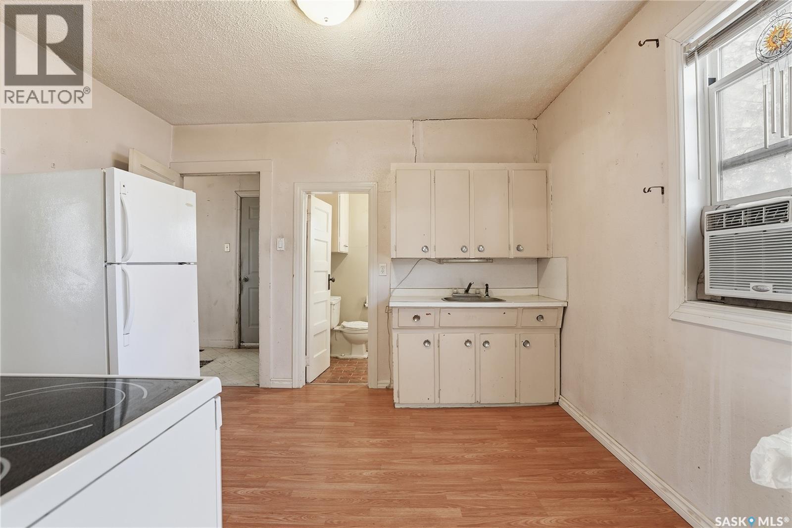 308 1St Street E, Delisle, SK - Indoor Photo Showing Kitchen