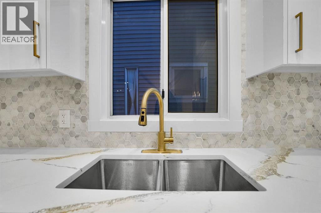 96 Covington Road Ne, Calgary, AB - Indoor Photo Showing Kitchen