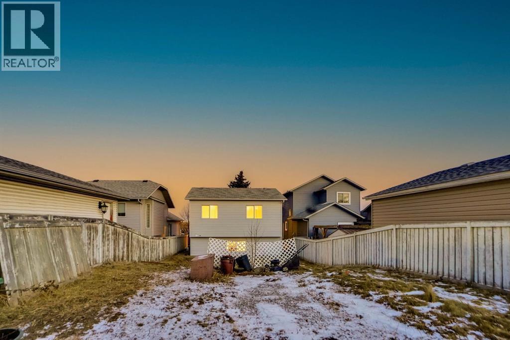 96 Covington Road Ne, Calgary, AB - Outdoor
