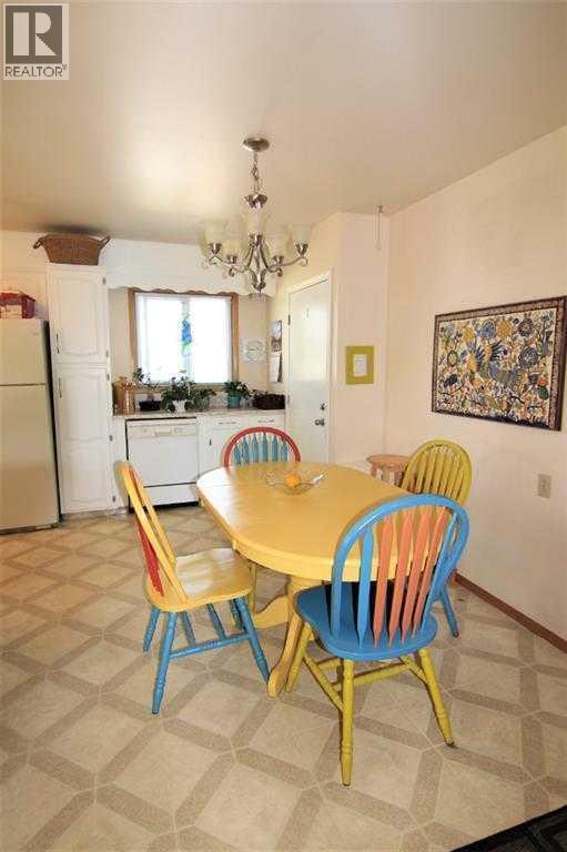 7504 39 Avenue Nw, Calgary, AB