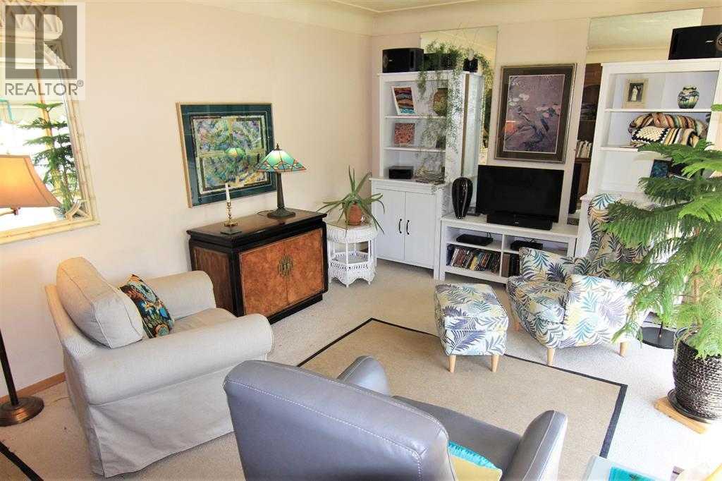 7504 39 Avenue Nw, Calgary, AB