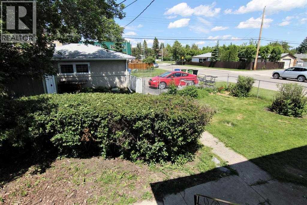 7504 39 Avenue Nw, Calgary, AB