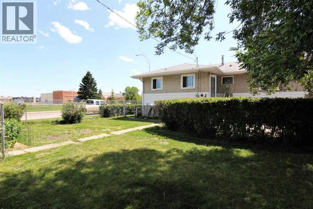 7504 39 Avenue Nw, Calgary, AB