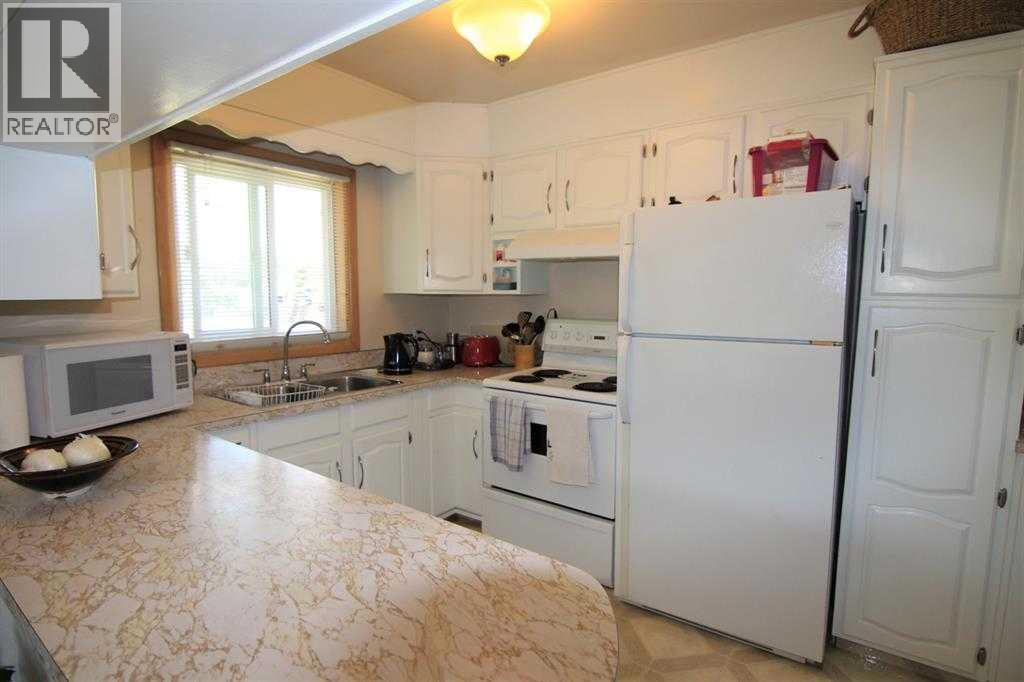 7504 39 Avenue Nw, Calgary, AB