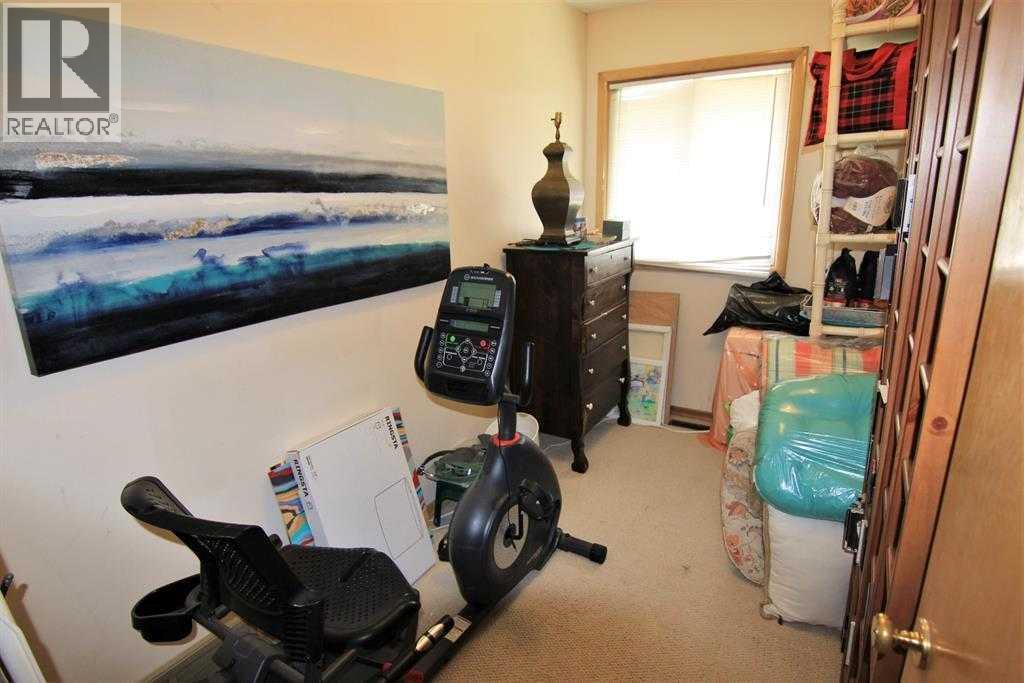 7504 39 Avenue Nw, Calgary, AB