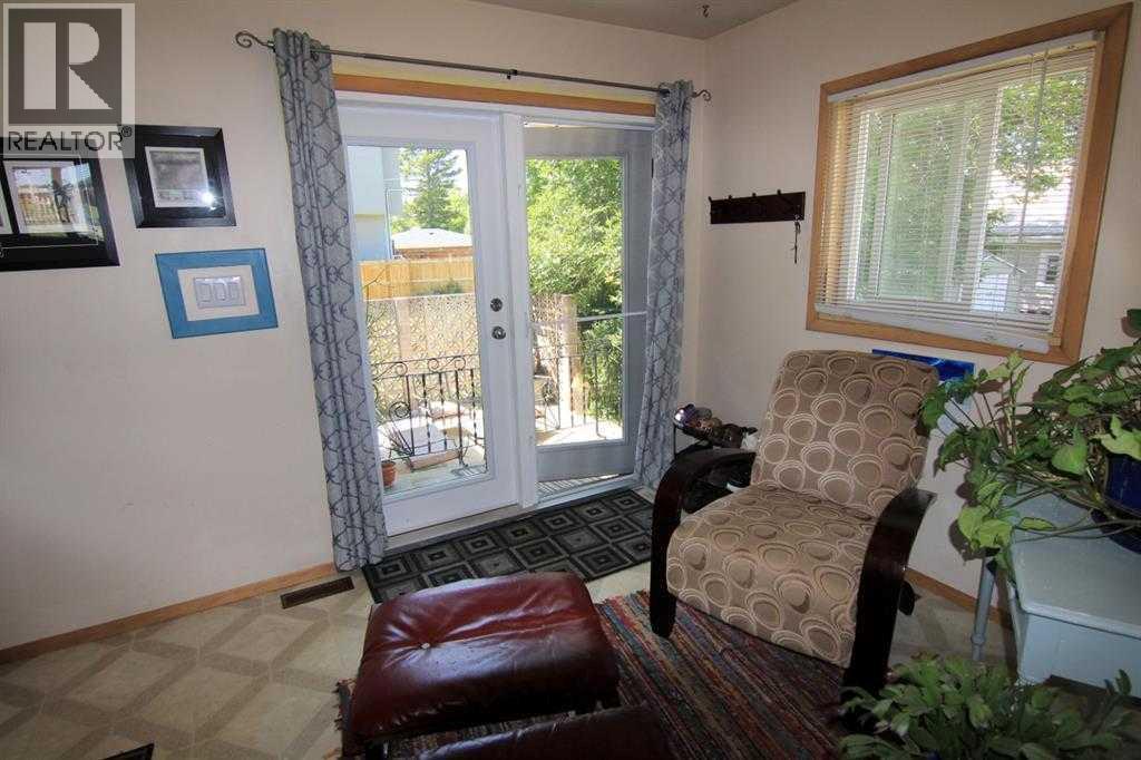 7504 39 Avenue Nw, Calgary, AB