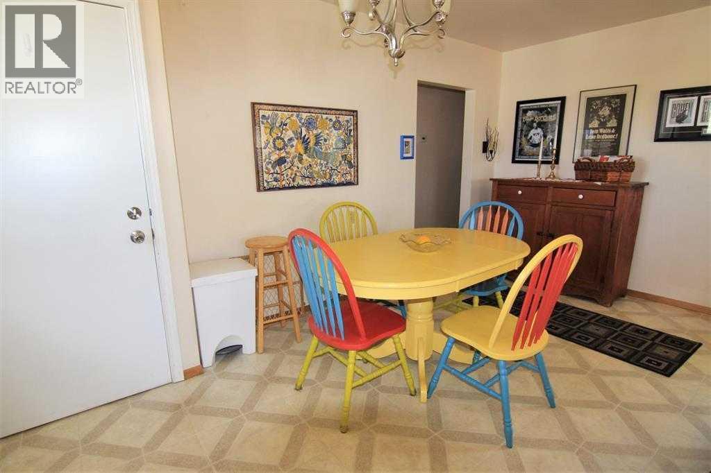 7504 39 Avenue Nw, Calgary, AB