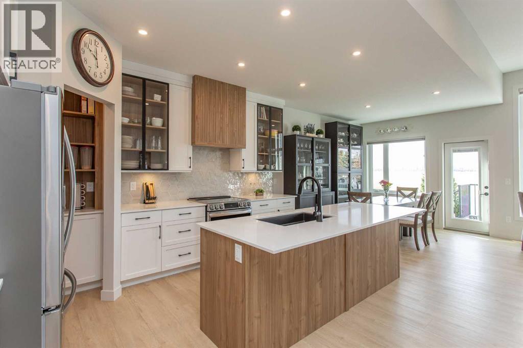 12 Emmett Crescent, Red Deer, AB - Indoor Photo Showing Kitchen With Upgraded Kitchen