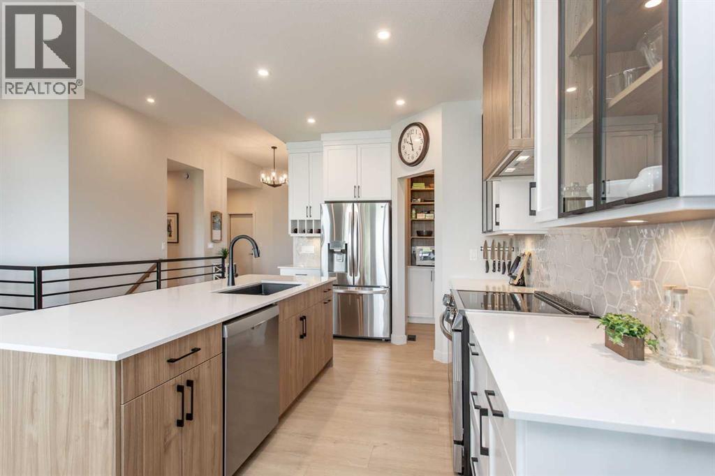 12 Emmett Crescent, Red Deer, AB - Indoor Photo Showing Kitchen With Upgraded Kitchen