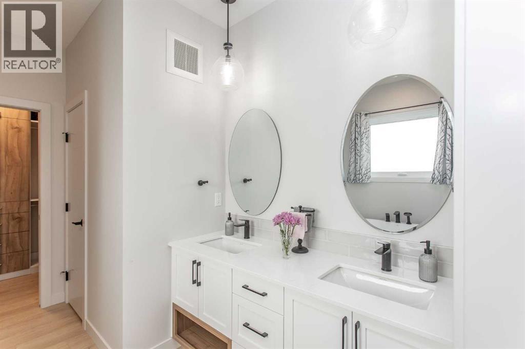 12 Emmett Crescent, Red Deer, AB - Indoor Photo Showing Bathroom