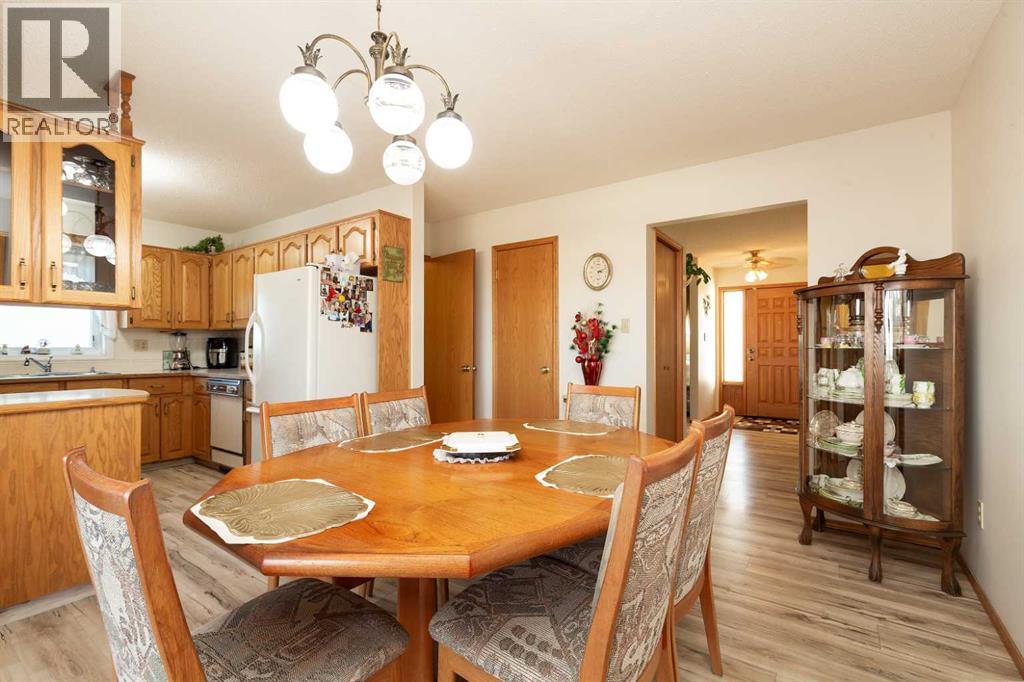 Dining area - 83 Elm Crescent S, Lethbridge, AB - Indoor Photo Showing Dining Room