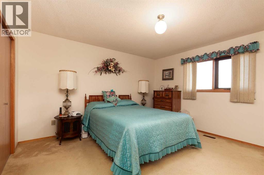 Primary Bedroom - 83 Elm Crescent S, Lethbridge, AB - Indoor Photo Showing Bedroom