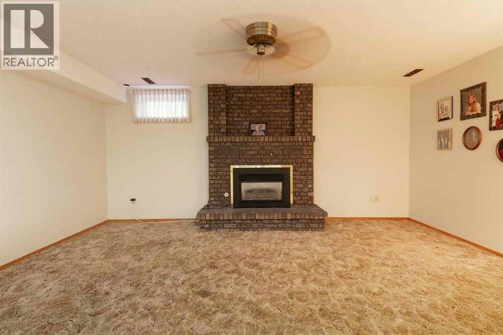 83 Elm Crescent S, Lethbridge, AB - Indoor With Fireplace