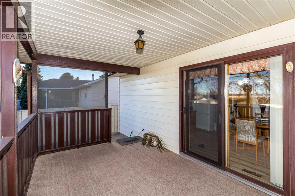 Covered back patio - 83 Elm Crescent S, Lethbridge, AB - Outdoor With Deck Patio Veranda With Exterior