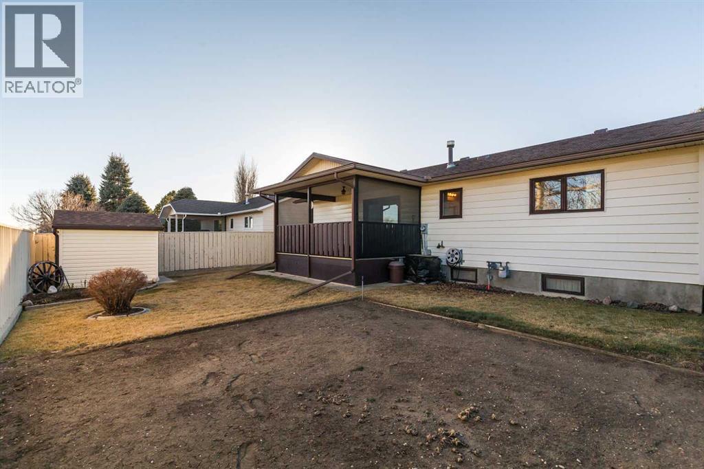 83 Elm Crescent S, Lethbridge, AB - Outdoor