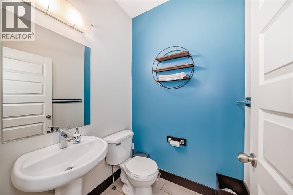 16 Skyview Shores Gardens Ne, Calgary, AB - Indoor Photo Showing Bathroom
