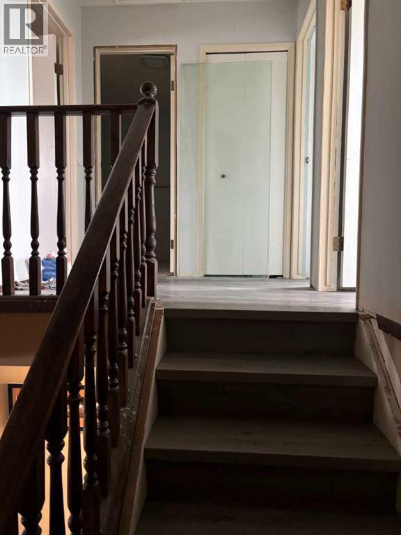 40 Bernard Way Nw, Calgary, AB - Indoor Photo Showing Other Room