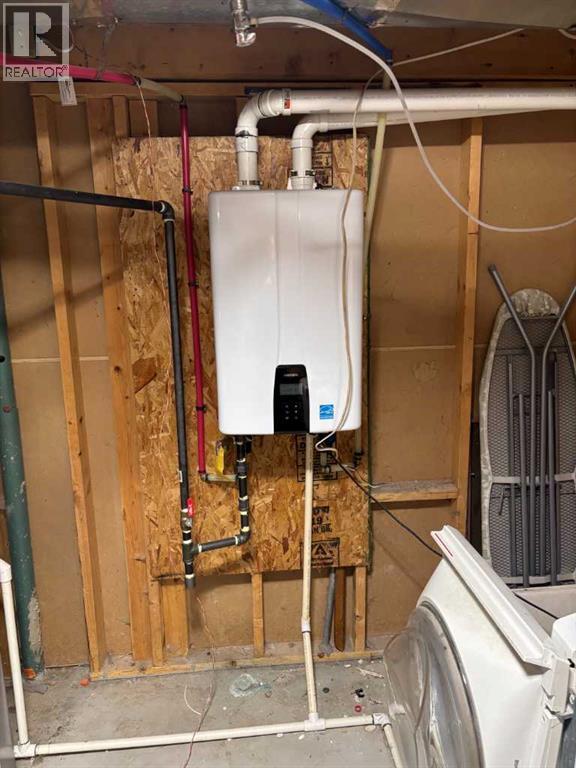 40 Bernard Way Nw, Calgary, AB - Indoor