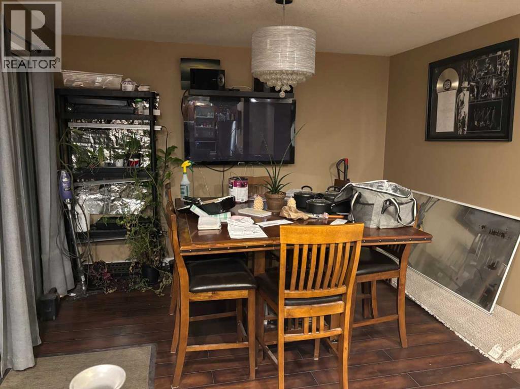 40 Bernard Way Nw, Calgary, AB - Indoor