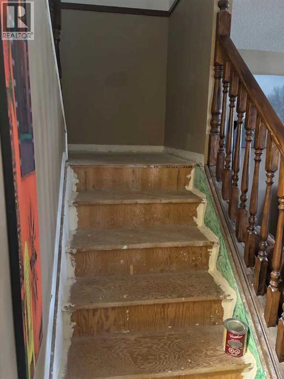 40 Bernard Way Nw, Calgary, AB - Indoor Photo Showing Other Room