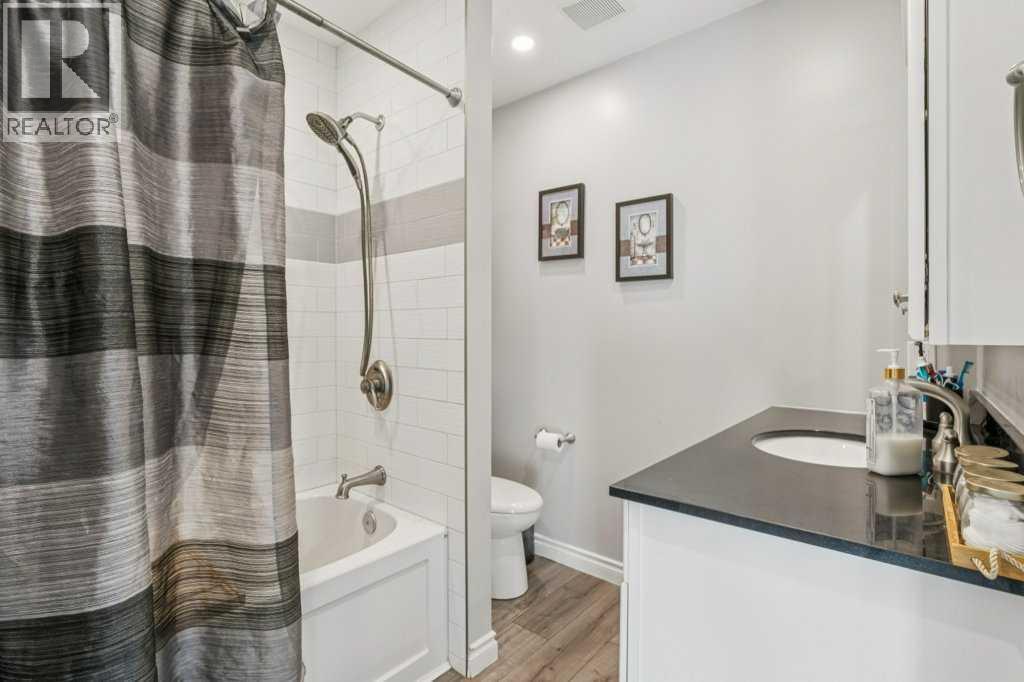 11 Somervale Drive Sw, Calgary, AB - Indoor Photo Showing Bathroom