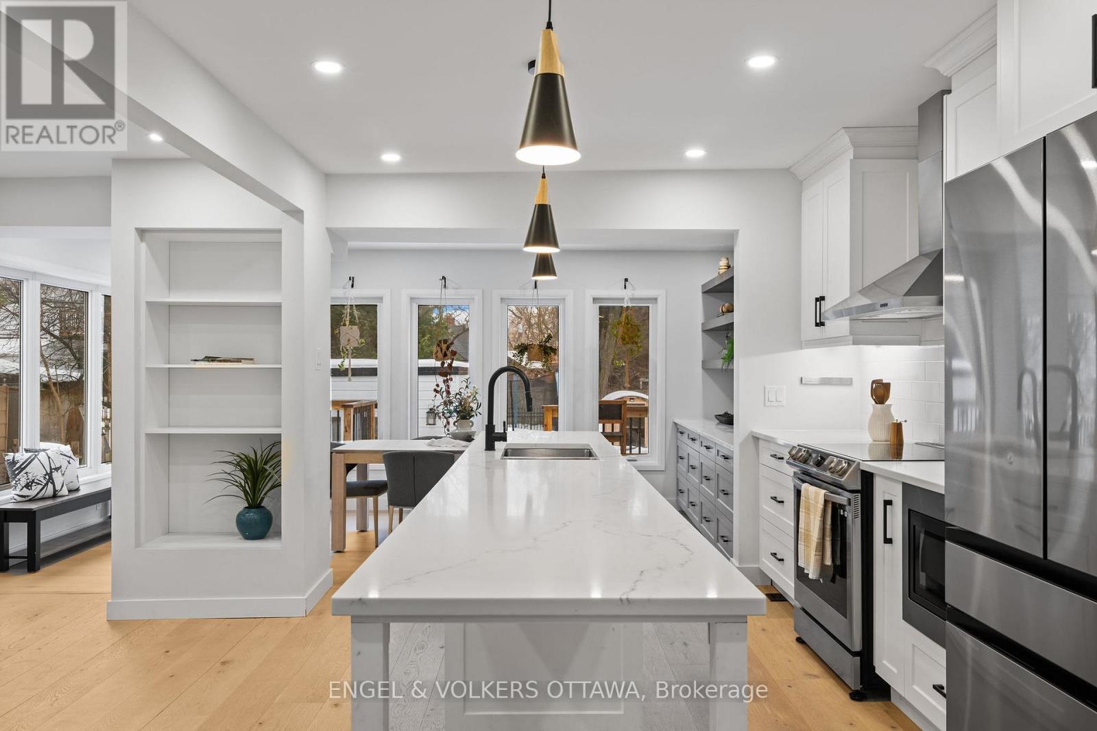 22 Harvard Avenue, Ottawa, ON - Indoor Photo Showing Kitchen With Stainless Steel Kitchen With Upgraded Kitchen
