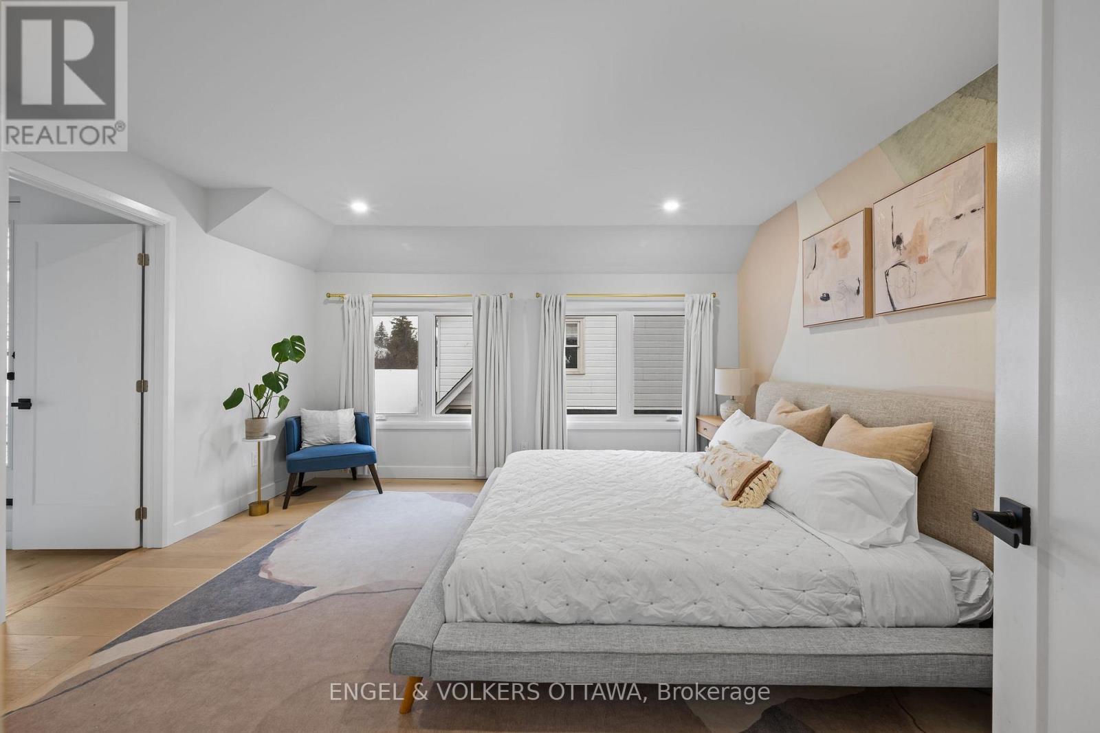 22 Harvard Avenue, Ottawa, ON - Indoor Photo Showing Bedroom