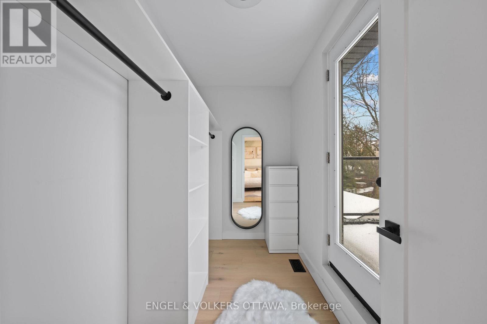 Walk-in closet with access to balcony - 22 Harvard Avenue, Ottawa, ON - Indoor Photo Showing Other Room