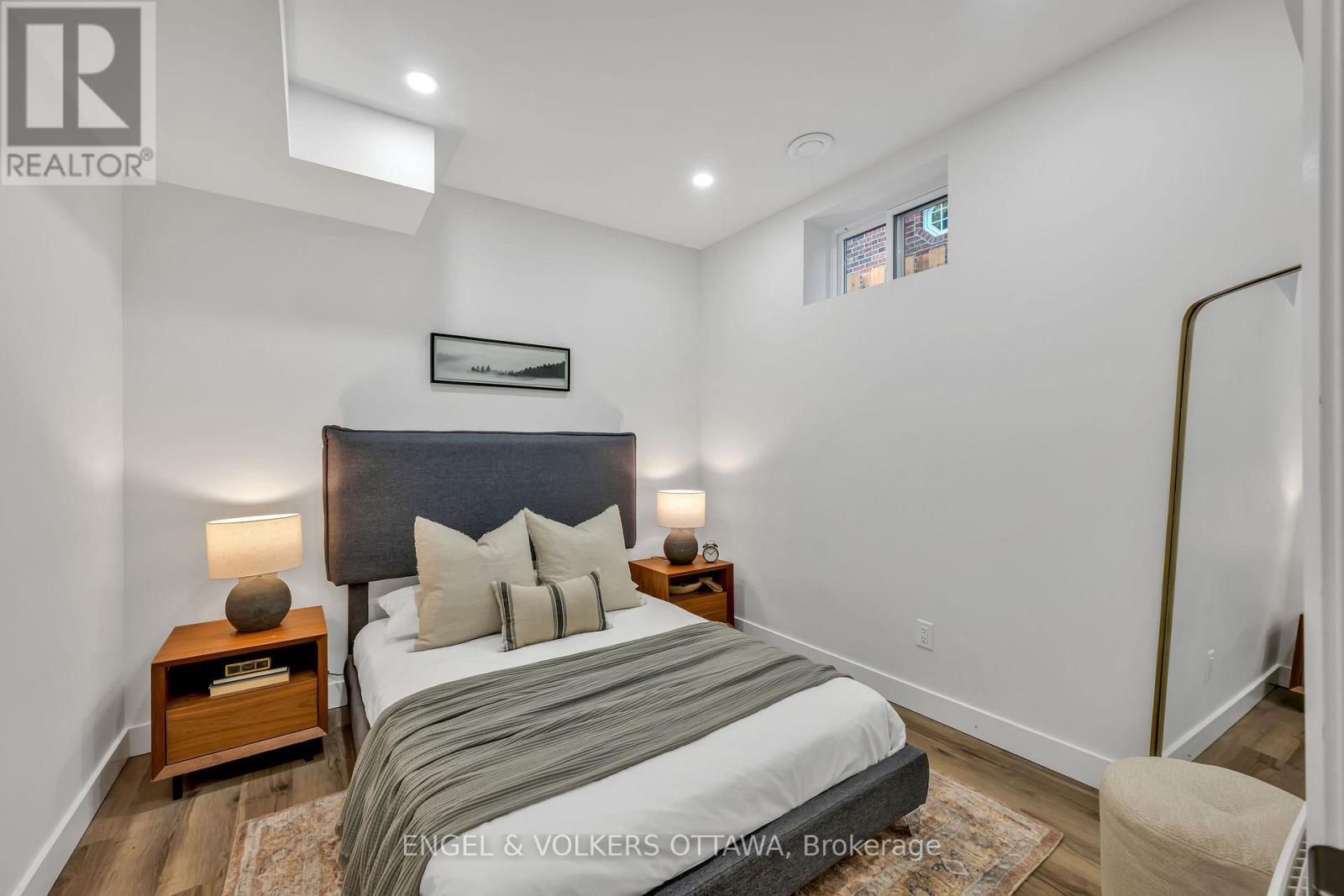 22 Harvard Avenue, Ottawa, ON - Indoor Photo Showing Bedroom