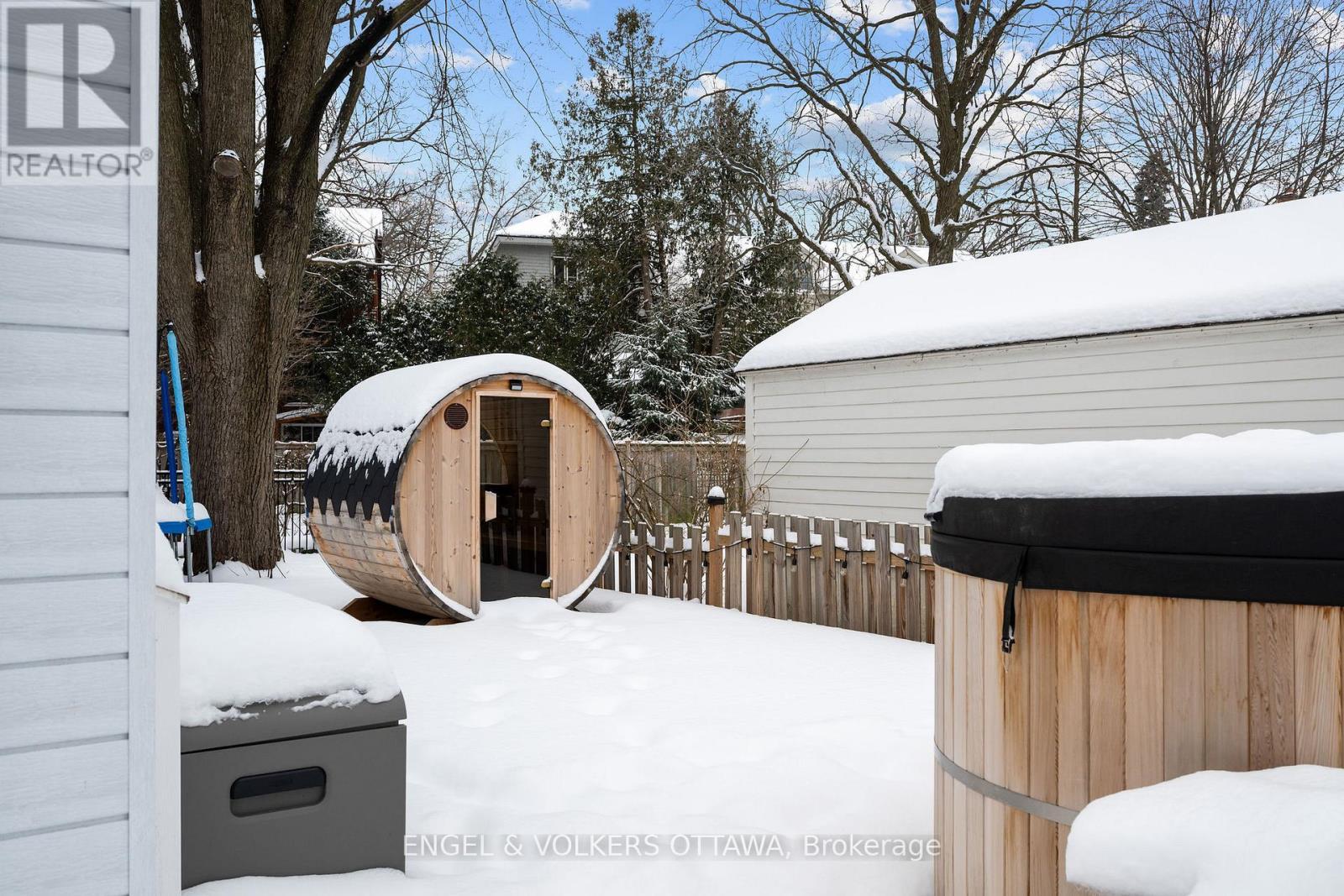 Dry sauna - 22 Harvard Avenue, Ottawa, ON - Outdoor
