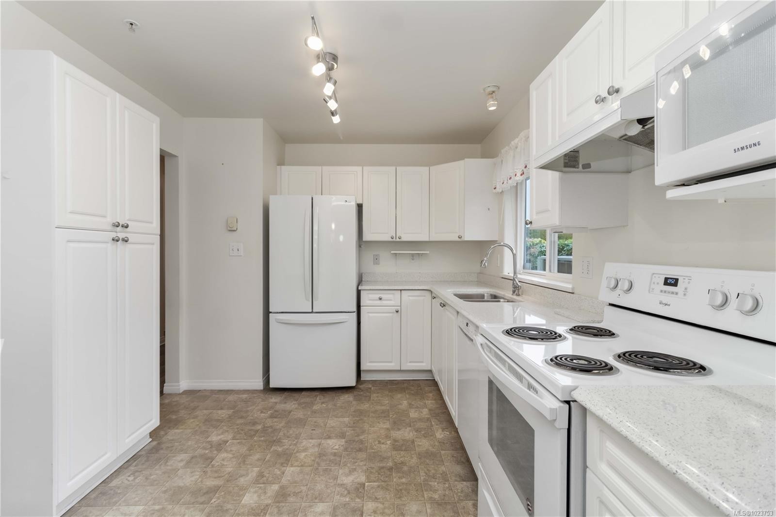 10-126 Hallowell Rd, View Royal, BC